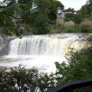 Slapovi v blizini Waitangija, mislm, da se jim rece Kauru falls..