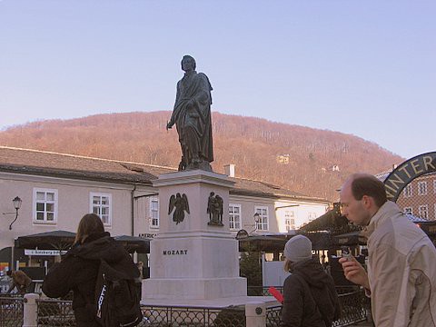 Spomin na Mozarta je moč začutiti na vsakem koraku tega čarobnega mesta.