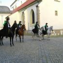 Pohorski konjeniki pred stolnico.