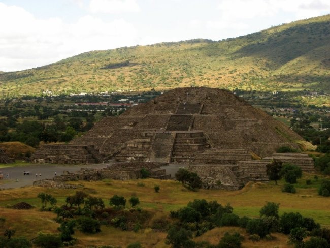 Teotihuacan..manjka ogromno slik