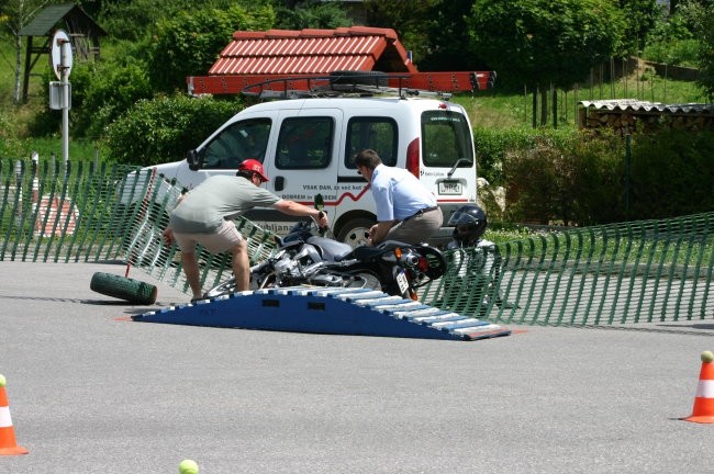 Spretnostna vožnja za DP Trebnje 2006  - foto povečava