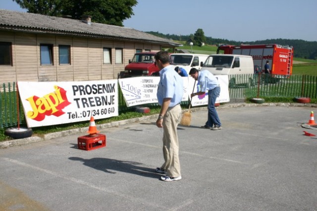 Spretnostna vožnja za DP Trebnje 2006  - foto