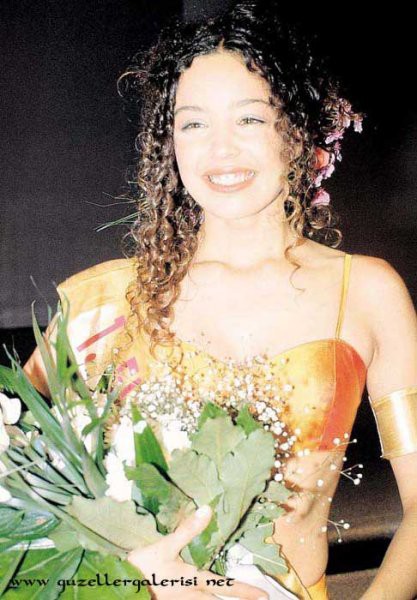 Azra Akın -  Miss World 2002 - foto