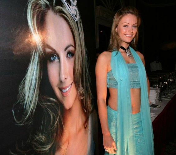 Jennifer Hawkins-Miss Universe2004 - foto