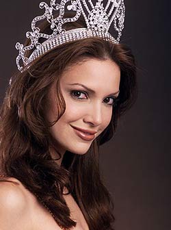 Denise Quiñones-miss universe 2001 - foto povečava