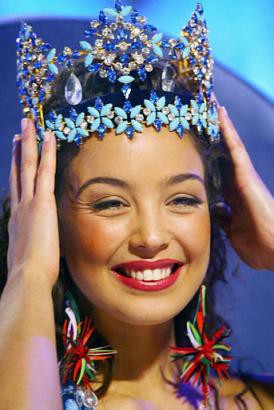 Azra Akin-Miss World 2002