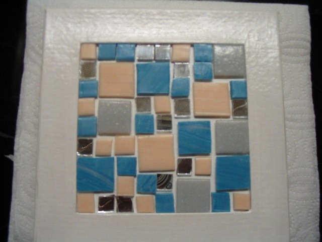 Kartonasta škatla za mozaik, mozaik iz fimo mase in ogledalčkov