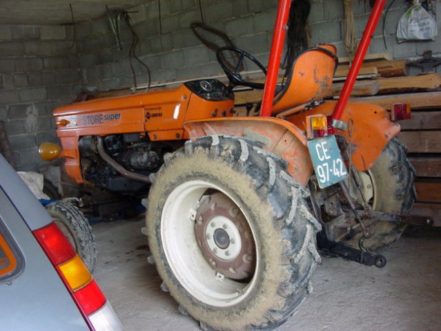 Traktorski nakladač - foto