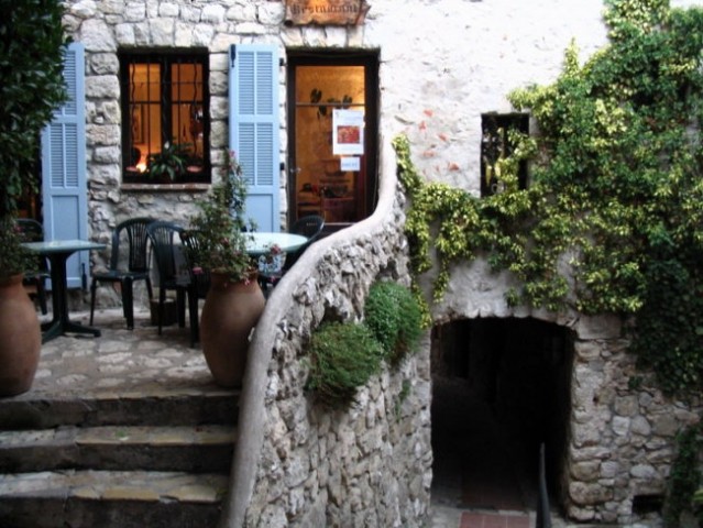 Eze, avgust 2005