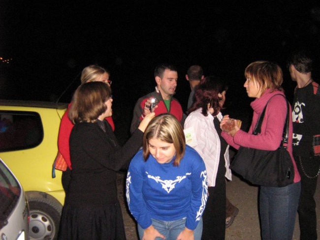 Barbara je posodila svoj hrbet za podpisovanje