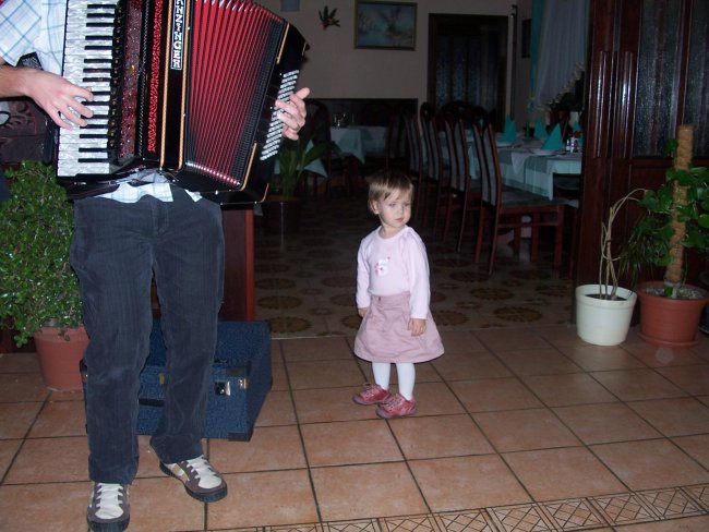 Plešem na babikini fešti za Abrahama