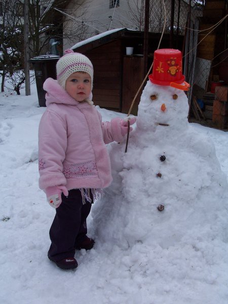 Z babiko in dedijem smo naredili sneženega moža
