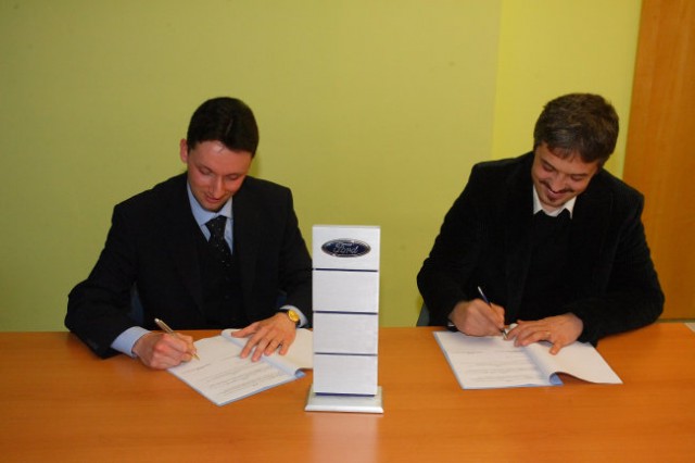 G. Juric in g. Stankovic, podpis sponzorske pogodbe