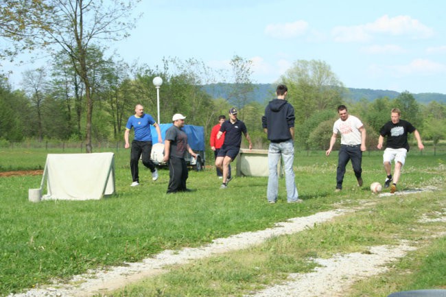 Volvo piknik Slo-Cro Mrežnica 27.04.08 - foto povečava