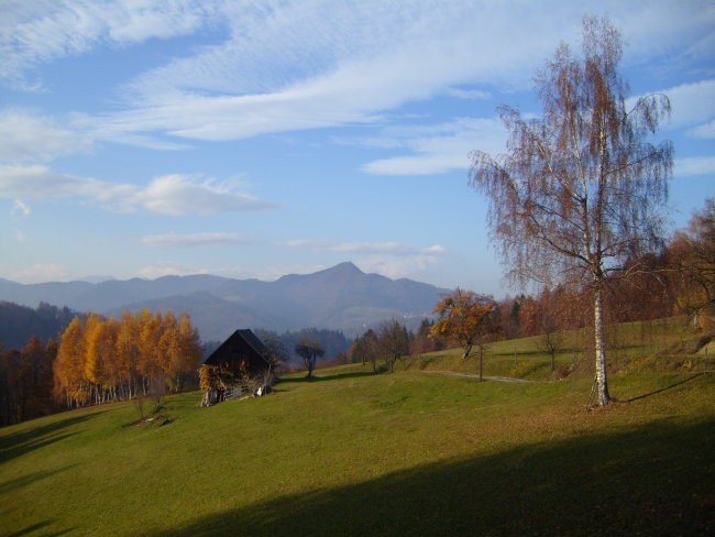 v ozadju Lubnik