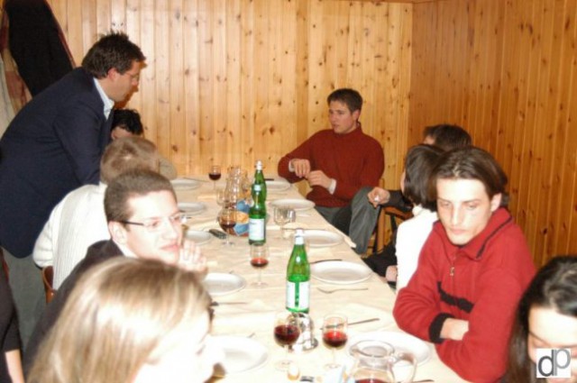 Večerja od zbora 14. 12. 2005 - foto