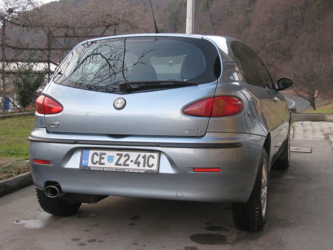 Alfa 147 - foto povečava