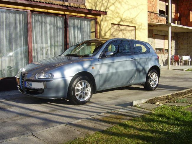 Alfa 147 - foto povečava