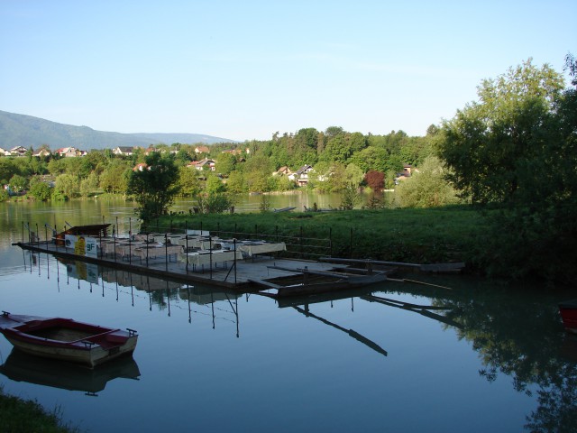 Splav pripravljen za turiste