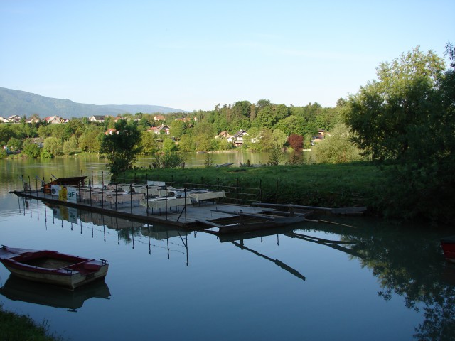 Splav na reki Dravi