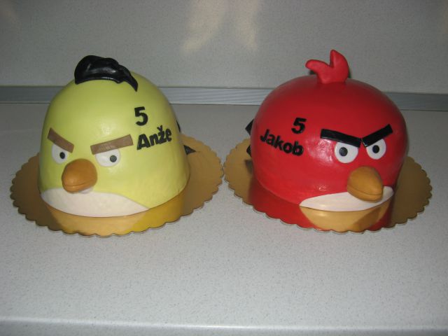 Angry bird cake