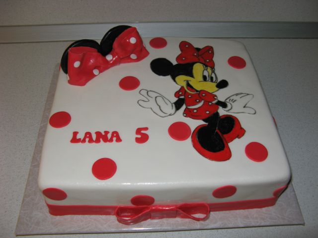 Minnie mouse cake