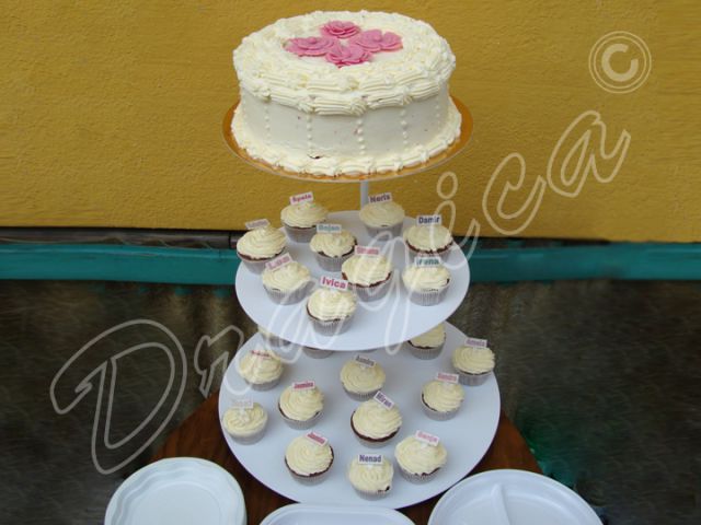 Rdeća torta&cupcakes
