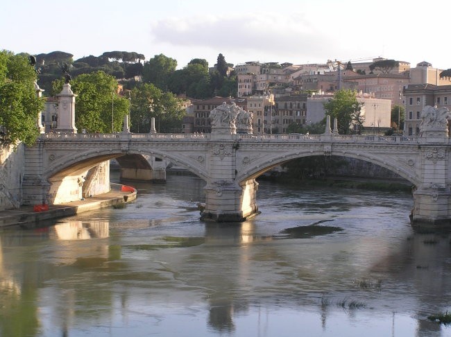 Tibera - reka, ki teče skozi Rim