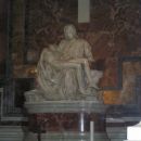 Pieta (Sočutje) - najpopularnejši kip Michelangela, ki je sedaj v baziliki sv. Petra.