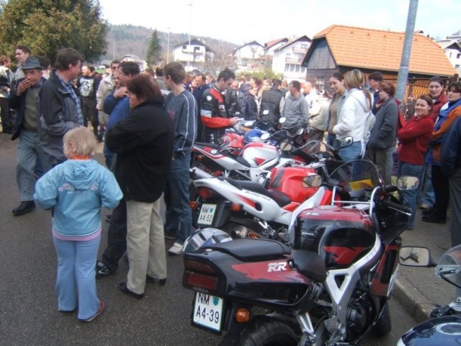 28.3.2005 - Blagoslov motorjev v Mirni Peči - foto povečava