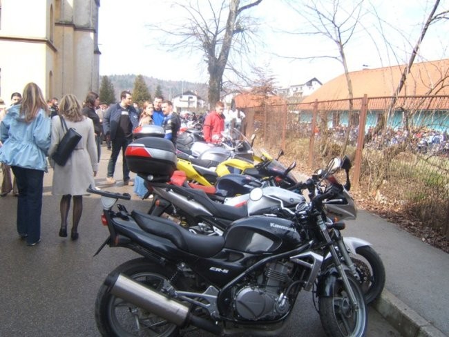 28.3.2005 - Blagoslov motorjev v Mirni Peči - foto povečava