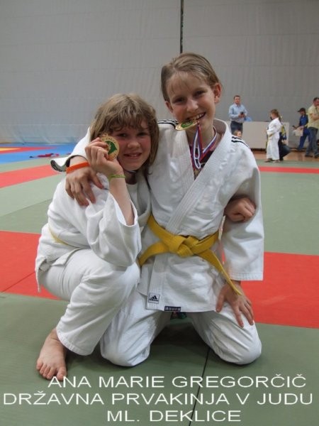 Ana Marie s klubsko kolegico Tino, državne prvakinje 2006