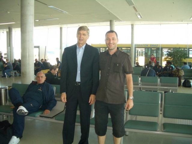 Aresen Wenger in JAZ(!!!) na Graškem letališču!