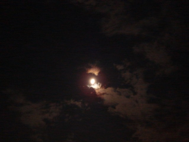 Luna zavita v oblake