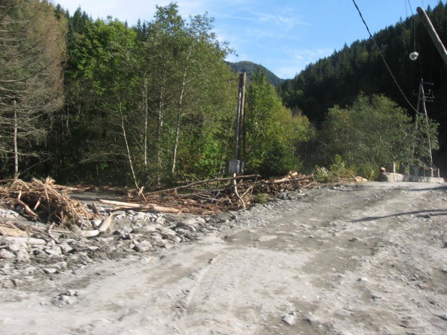 Pomoč po poplavah  v Zalem logu - foto povečava